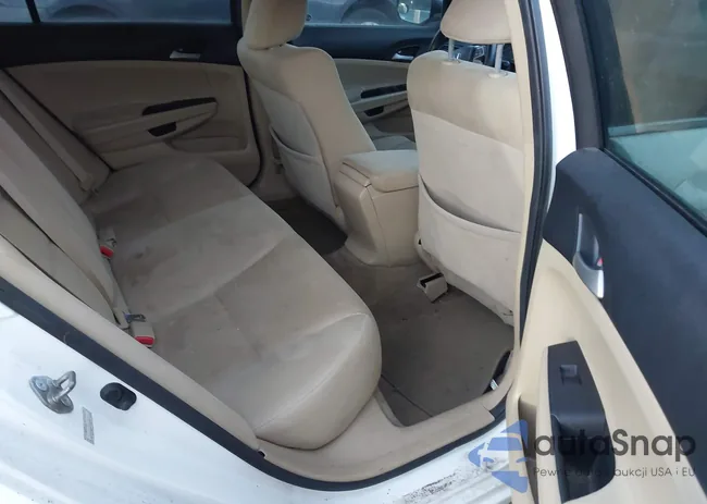 1HGCP2F38BA012935: 43741321