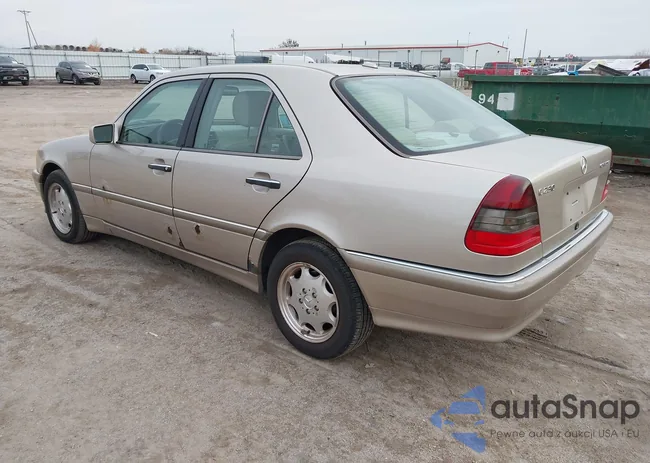 WDBHA24G3YA815994: 43740693