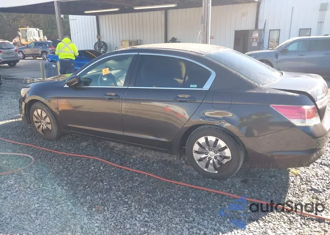 1HGCP2F38BA044266: 43742201