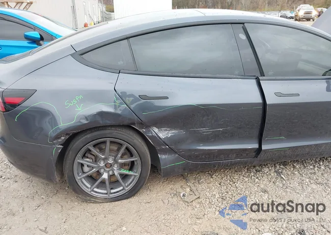 5YJ3E1EB1NF194058: 43742214