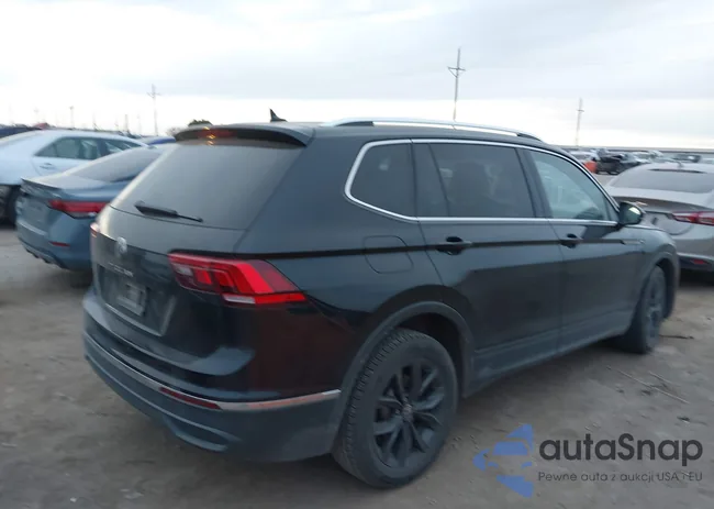 3VV3B7AX6NM081944: 43742393