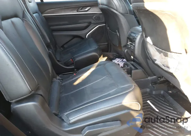 1C4RJKBG2P8838567: 43741634