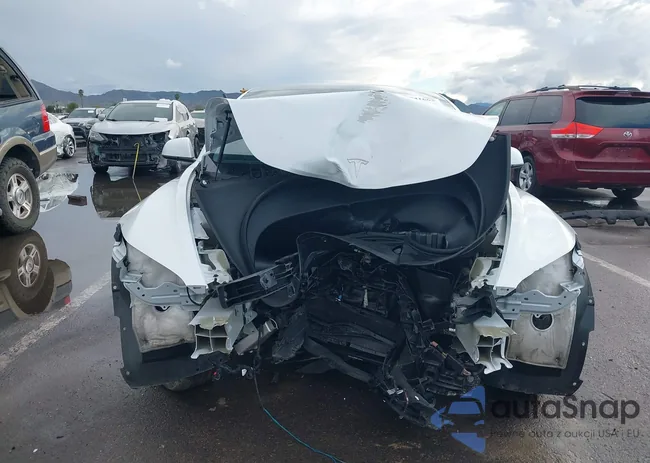 5YJ3E1EA5RF830803: 43741663