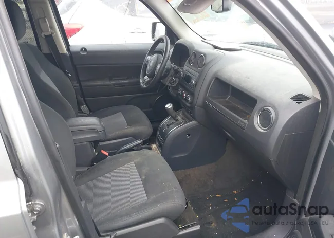 1C4NJPFB1GD612425: 43743111