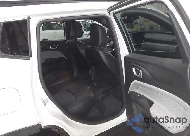 3C4NJDBN3RT113878: 43743338