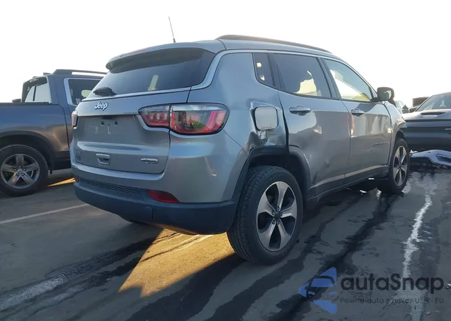 3C4NJDBB7JT175648: 43743551