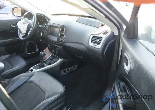 3C4NJDBB7JT175648: 43743551