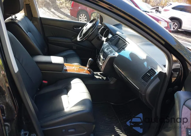 JN8AZ1MW1AW136817: 43744476