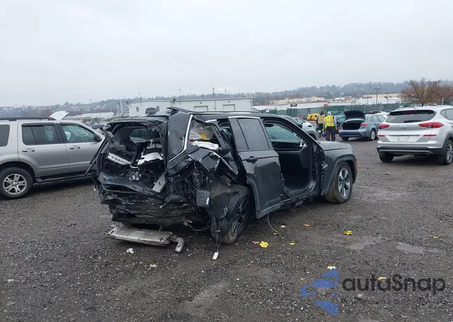 1C4RJYB62PC633967: 43743852