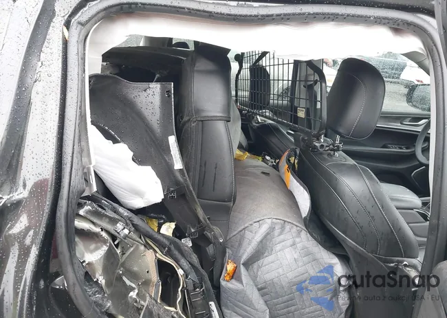 1C4RJYB62PC633967: 43743852