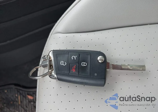 3VV2B7AX4JM194555: 43743868