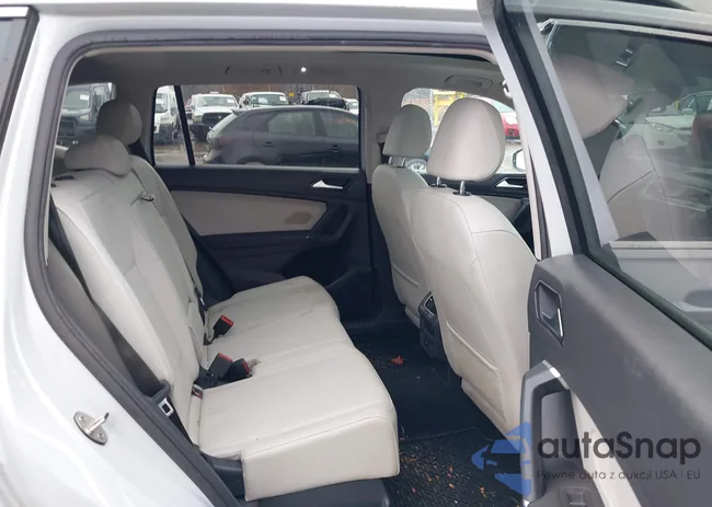 3VV2B7AX4JM194555: 43743868