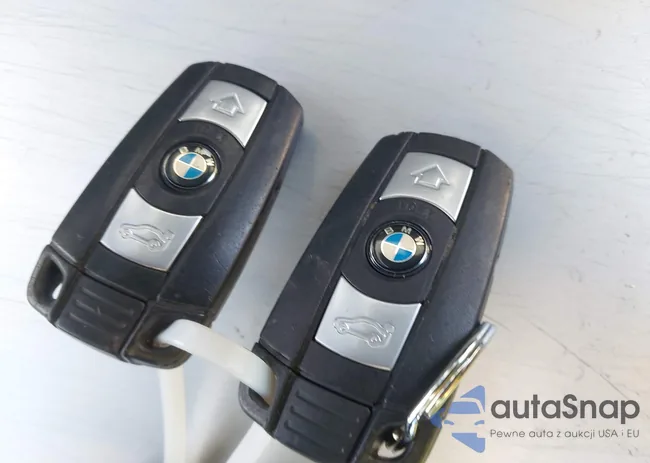 WBAKF9C55CE858961: 43745129