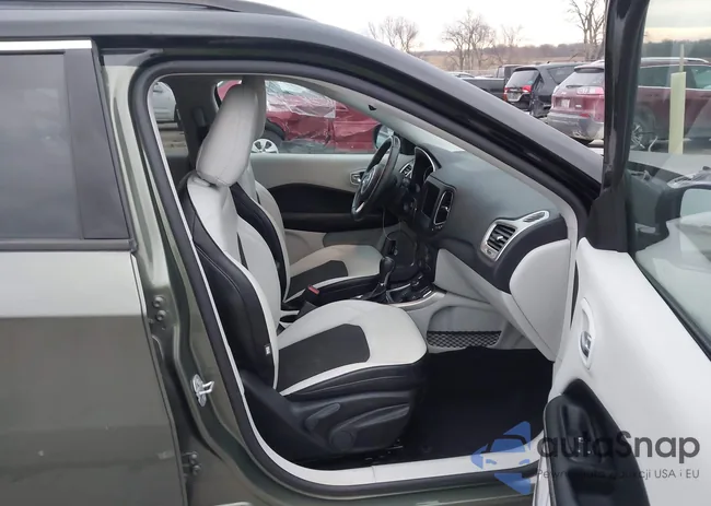 3C4NJDBB4JT153266: 43744728