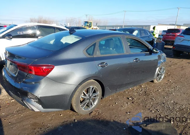 3KPF24AD7PE582810: 43744837