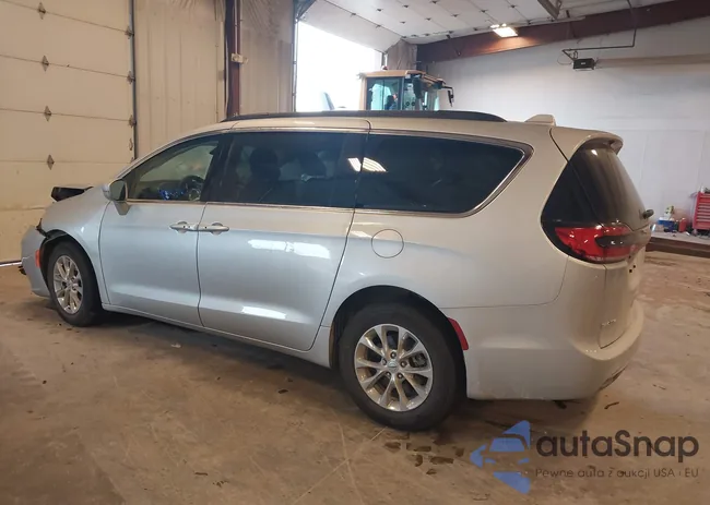 2C4RC3BG3NR140275: 43744847