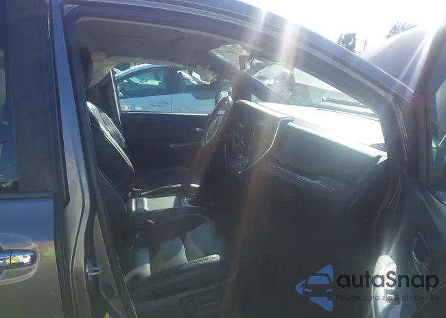 5TDXZ3DC1JS942275: 43746932