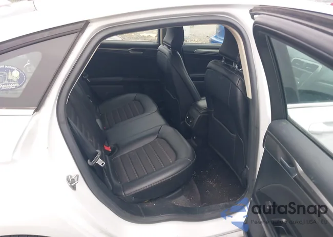 3FA6P0LU0HR182031: 43748093