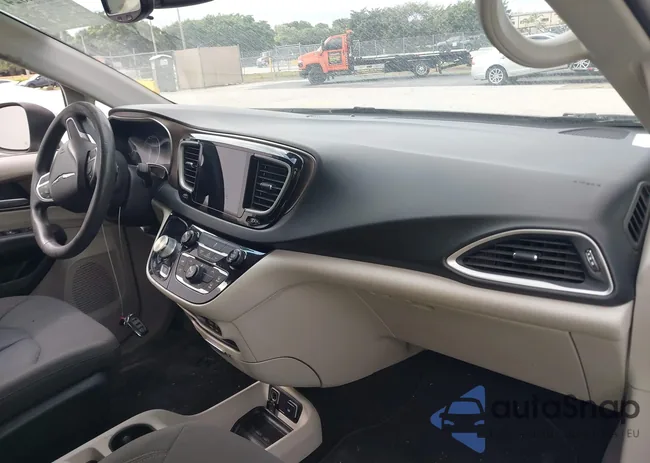 2C4RC1DG3HR588974: 43748247