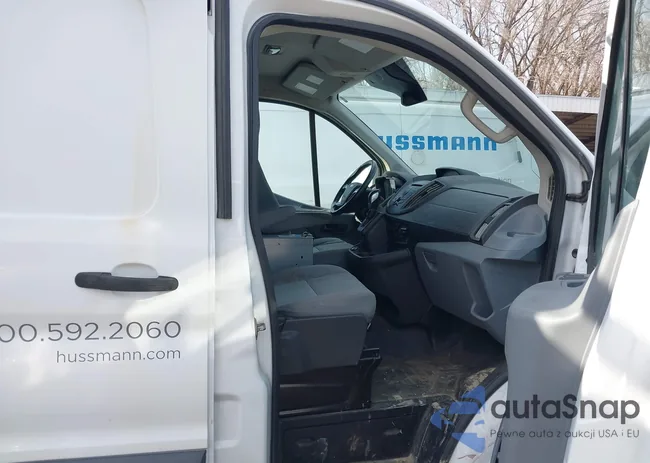 1FTYR1YM0HKB18801: 43748680