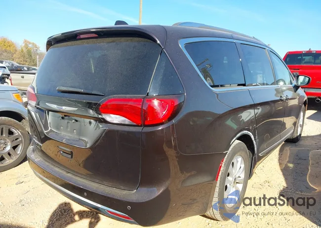 2C4RC1EG3JR257235: 43750321