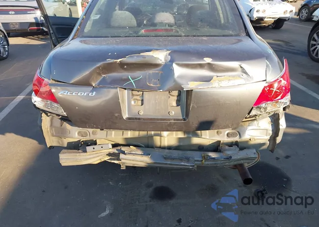 1HGCP2F34AA033313: 43751071