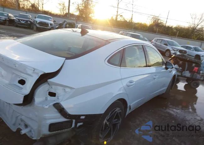 KMHL14JA3RA359418: 43751576