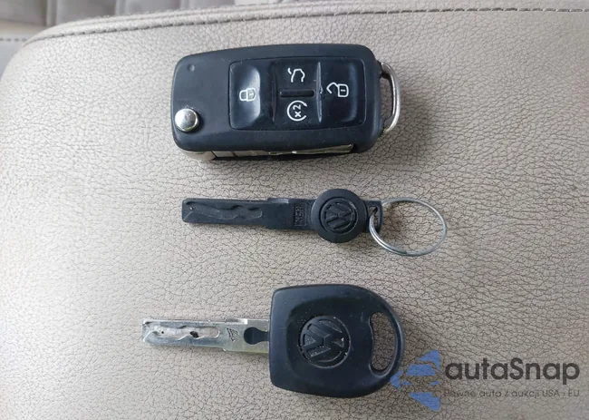 1VWCN7A3XEC050875: 43750669