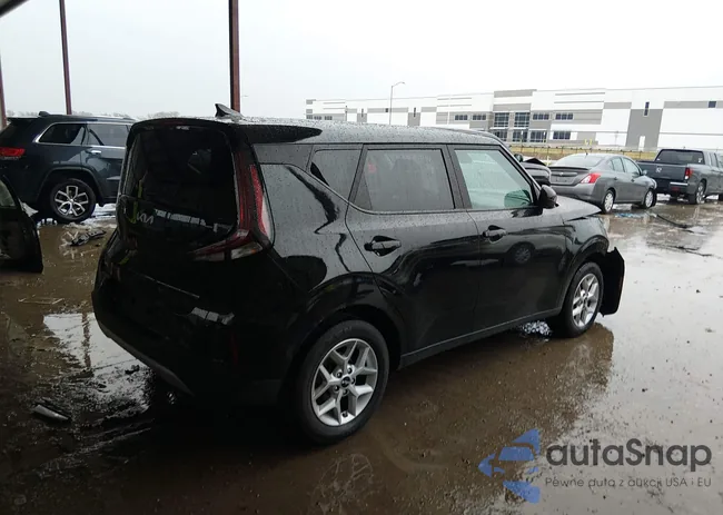 KNDJ23AU9R7896725: 43752041