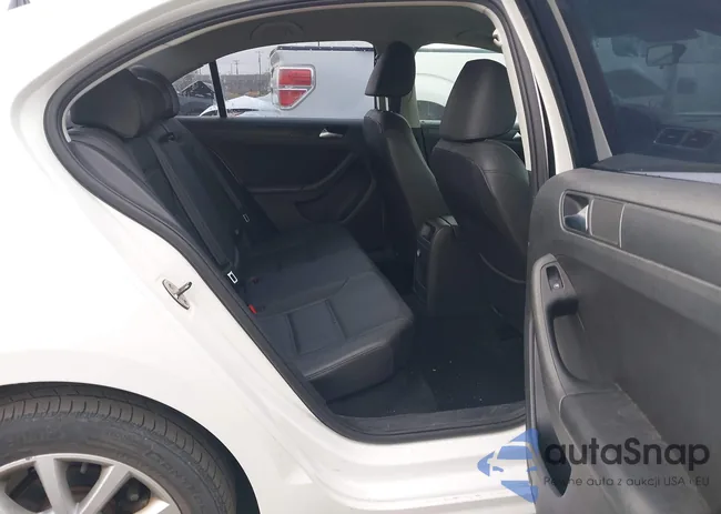 3VWDX7AJ9CM428371: 43752278