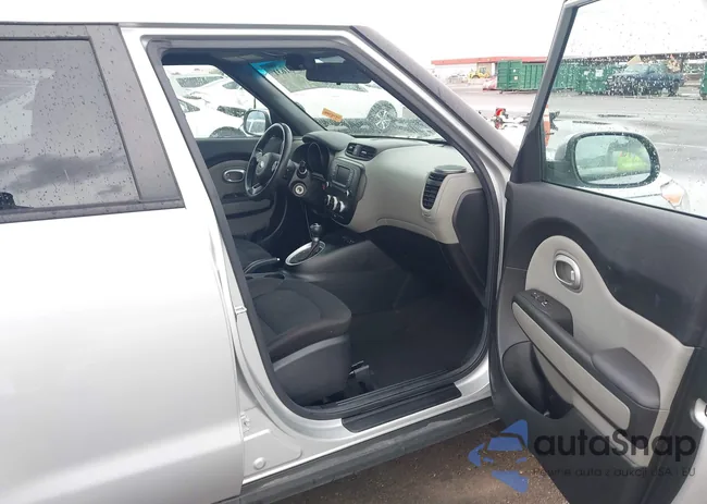 KNDJN2A28H7458230: 43751631