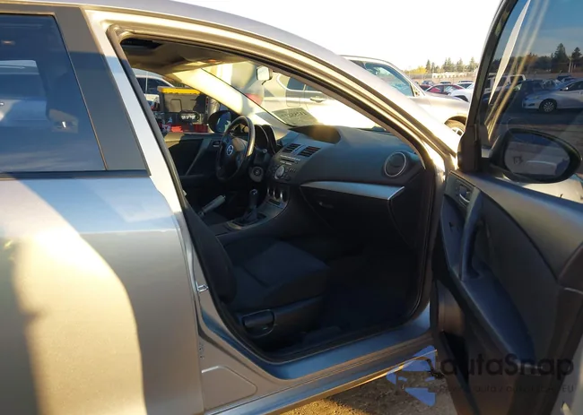 JM1BL1VG4B1401978: 43755227