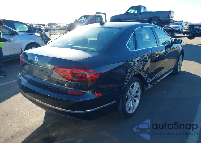 1VWGT7A39HC032881: 43754754