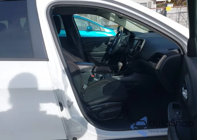 1C4PJLCB3GW272821: 43757060