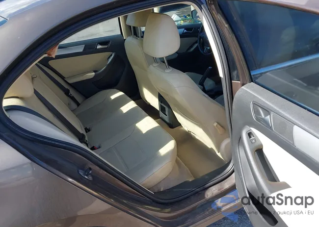 3VWBX7AJ8DM407133: 43757306