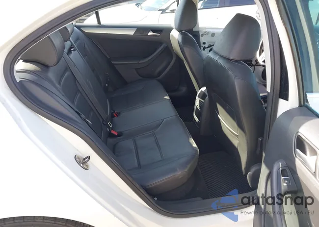 3VWD17AJ5EM223778: 43757551