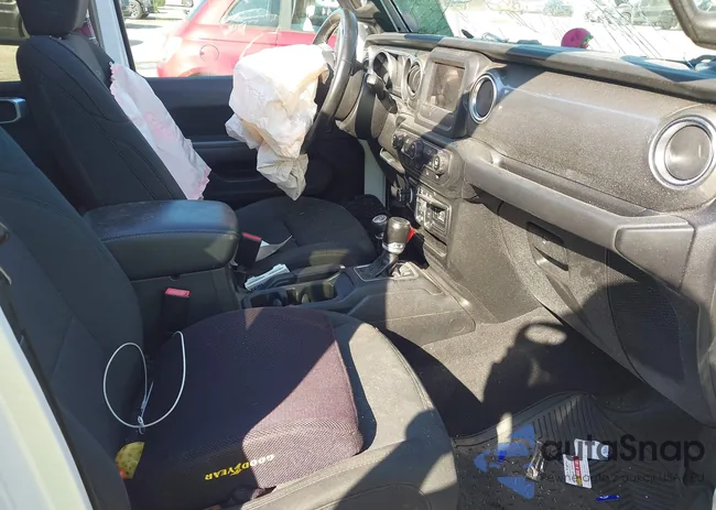 1C4HJXEN4MW525322: 43757809