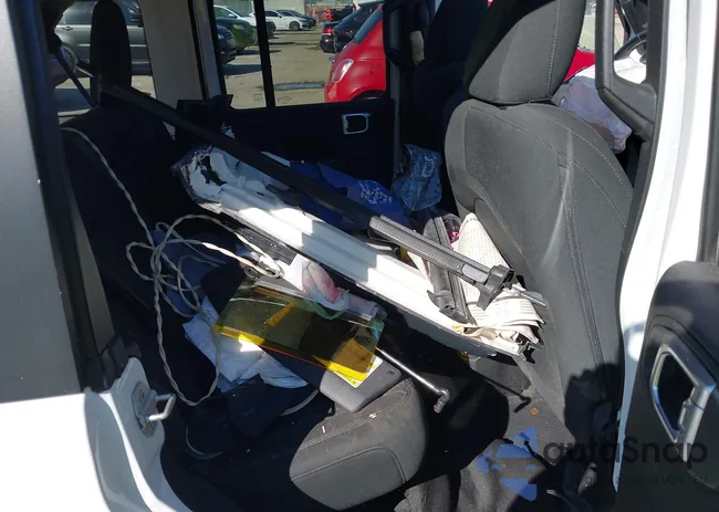 1C4HJXEN4MW525322: 43757809