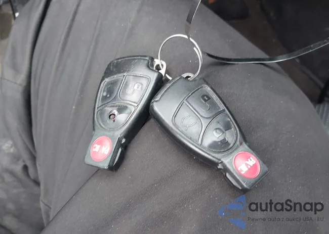 WDBRF40J24A556752: 43758869