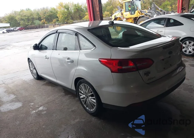 1FADP3J27FL230825: 43760266