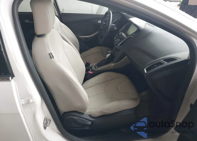 1FADP3J27FL230825: 43760266