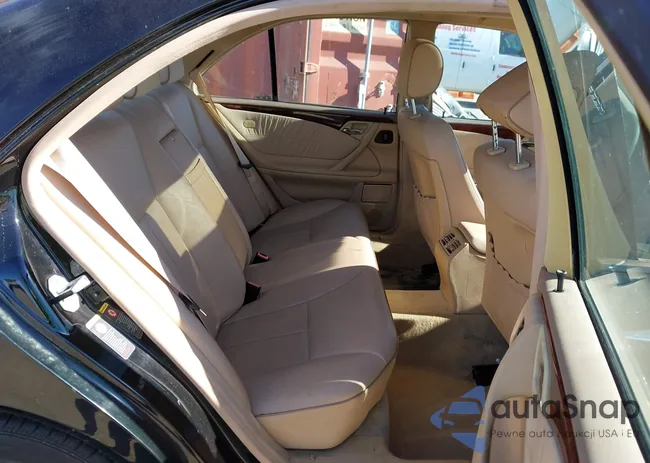 WDBJF65JX1B358704: 43760601