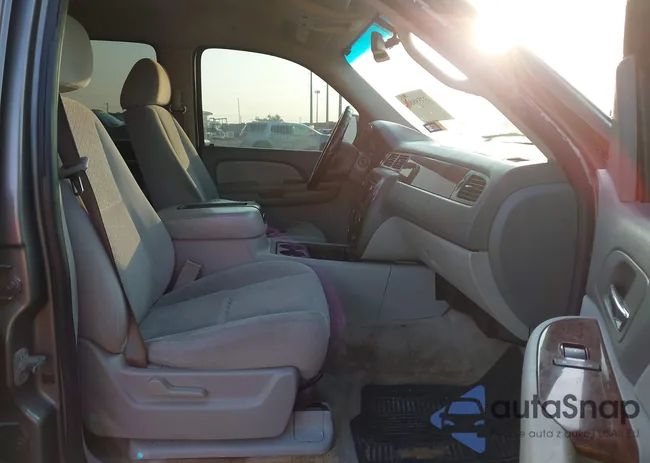 1GNFC13077R249136: 43759806