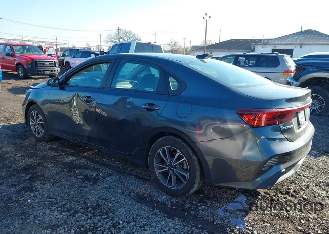 3KPF24AD0PE536607: 43759808