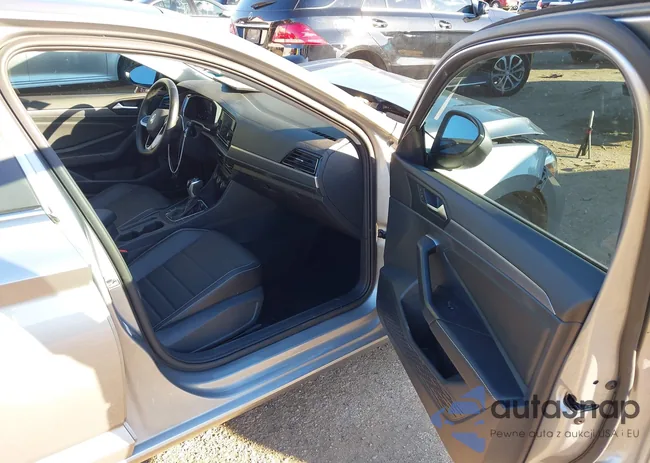 3VW7M7BU8PM016494: 43761376