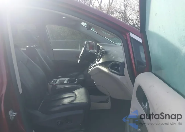 2C4RC1EGXHR592308: 43761415