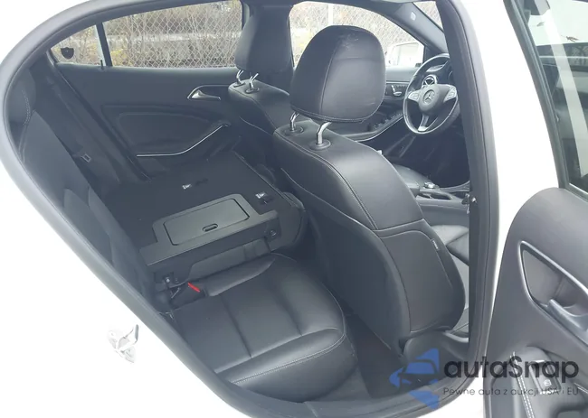 WDCTG4GB3KU015928: 43760662