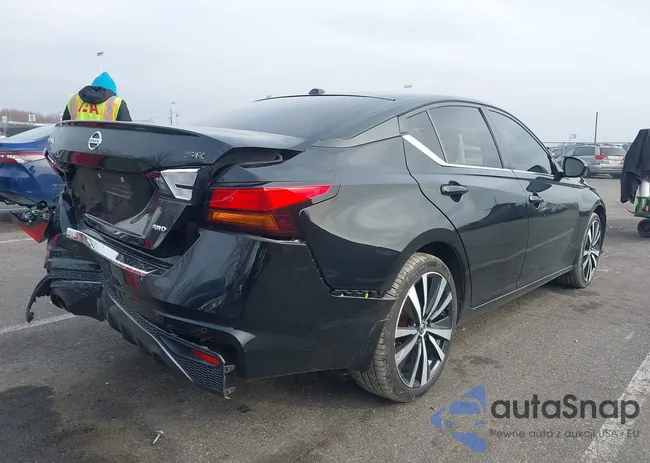 1N4BL4CW3MN306017: 43762366