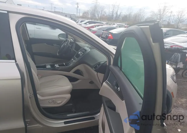 2LMPJ8LR1HBL44807: 43763257