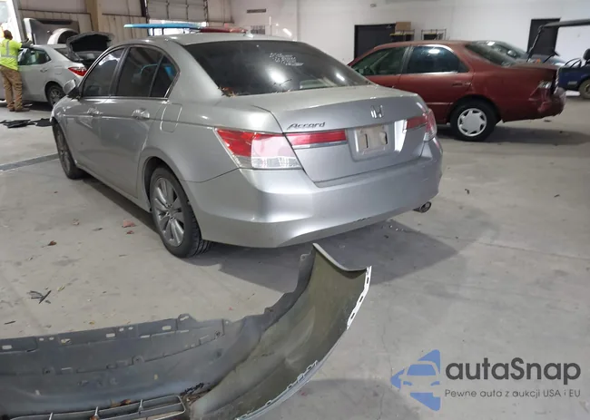 1HGCP2F82BA100214: 43765312